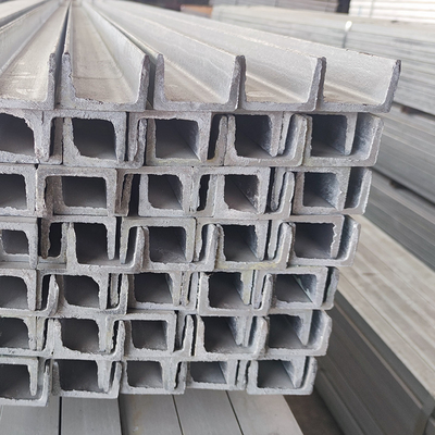 JIS S235JR Canale in acciaio zincato con rivestimento in zinco 50 * 50 mm Barra del canale in acciaio al carbonio